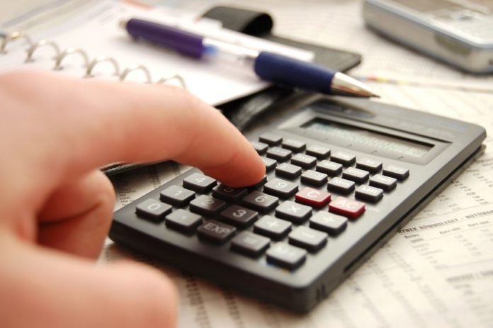 Como saber quantas calorias você gasta por dia?